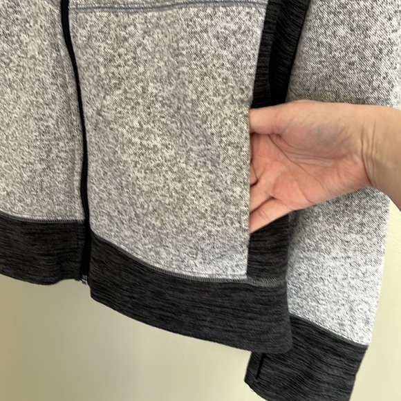 Tek Gear zip up hoodie w front pockets - perfect condition - Picture 7 of 10